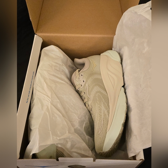 NEW IN BOX Hoka "Arahi 8" Women's Size 9 - Picture 8 of 12